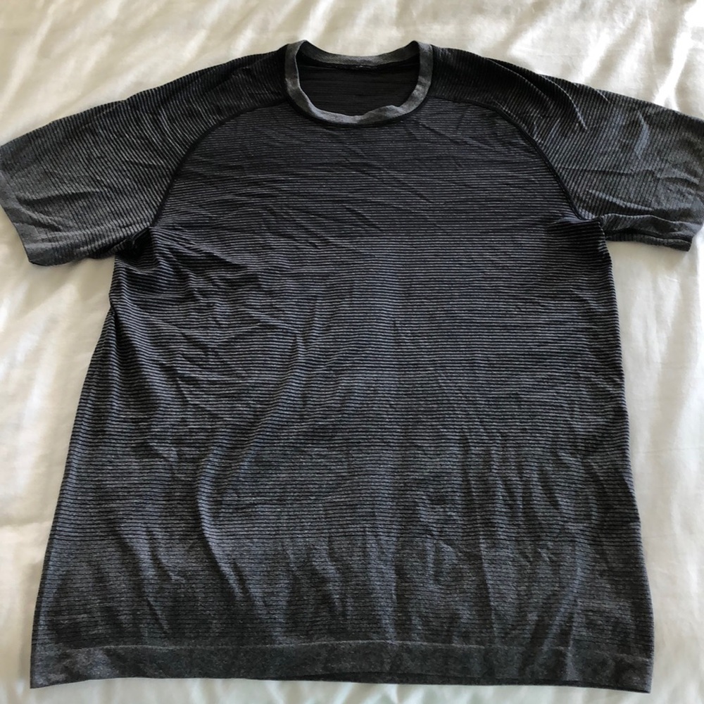 Used men’s lululemon short sleeve shirt